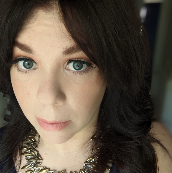 Meet your Posher, Jessica - Picture 2 of 3